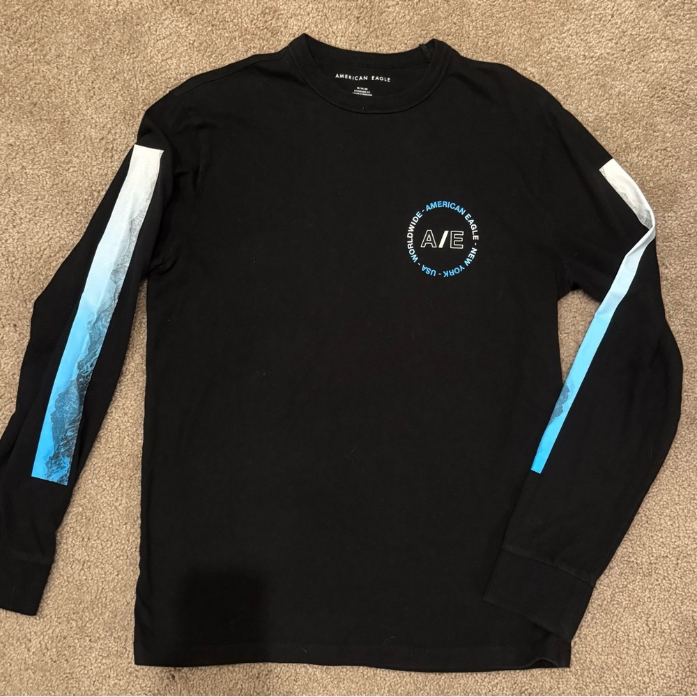 American Eagle, men’s size medium, long sleeved graphic tee.